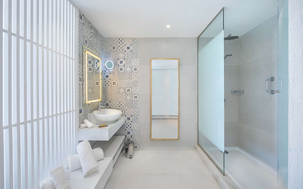 Bathroom shower