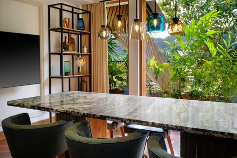 SEZTX_Boardroom