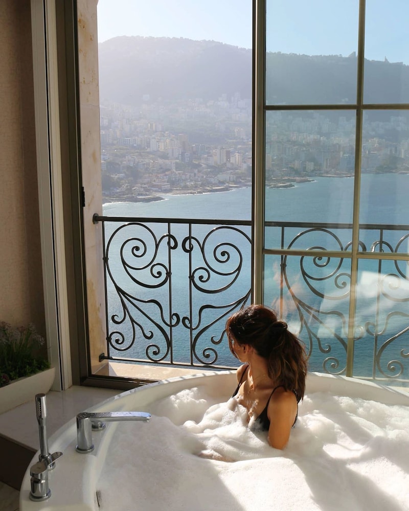 Private spa tub