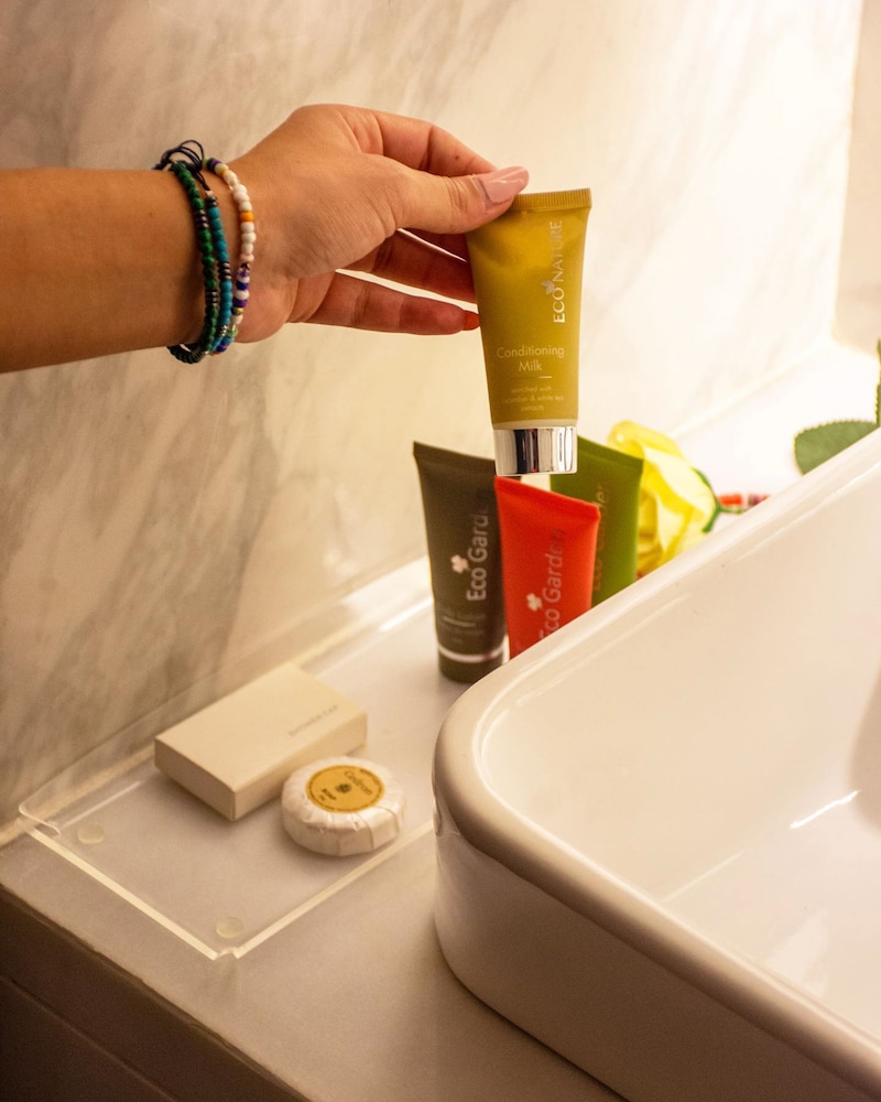 Bathroom amenities