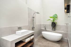 thumbnail: Deep soaking bathtub