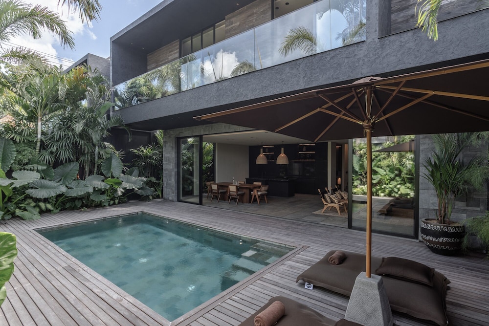 Private pool