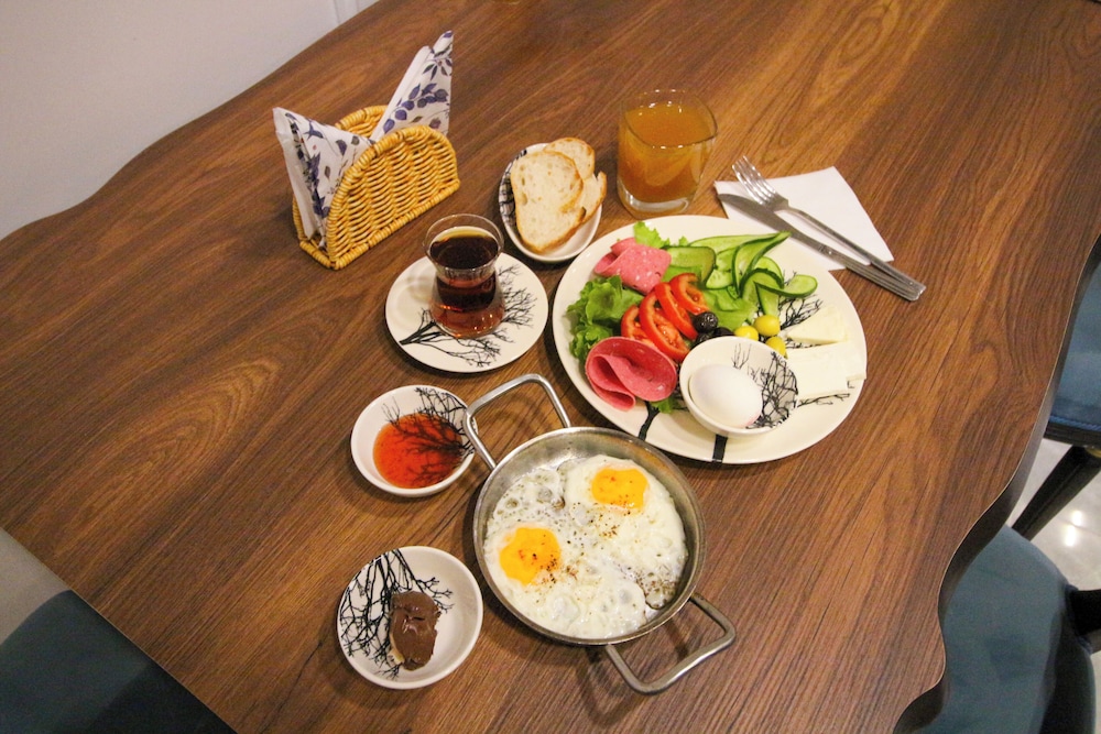Breakfast meal