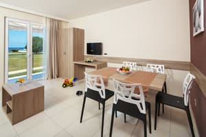 thumbnail: In-room dining