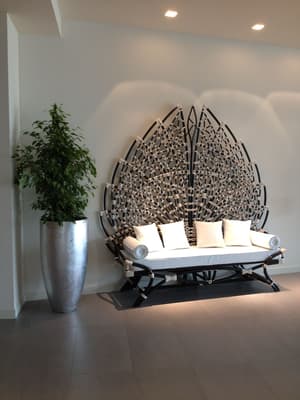 thumbnail: Lobby sitting area