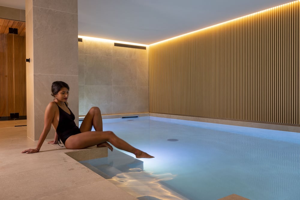 Swimming pool-spa