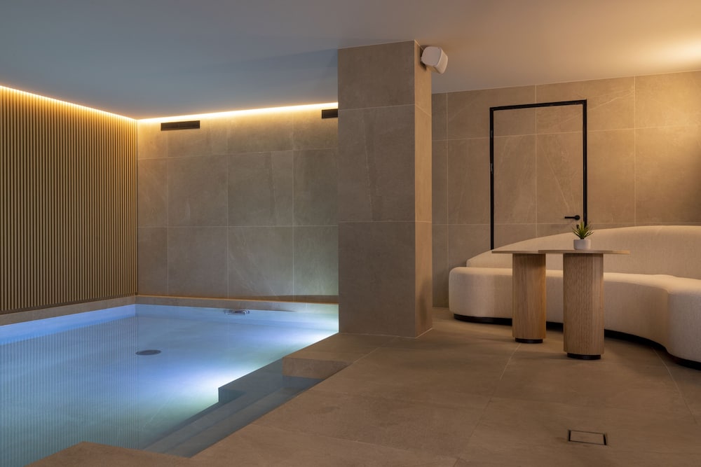 Swimming pool-spa