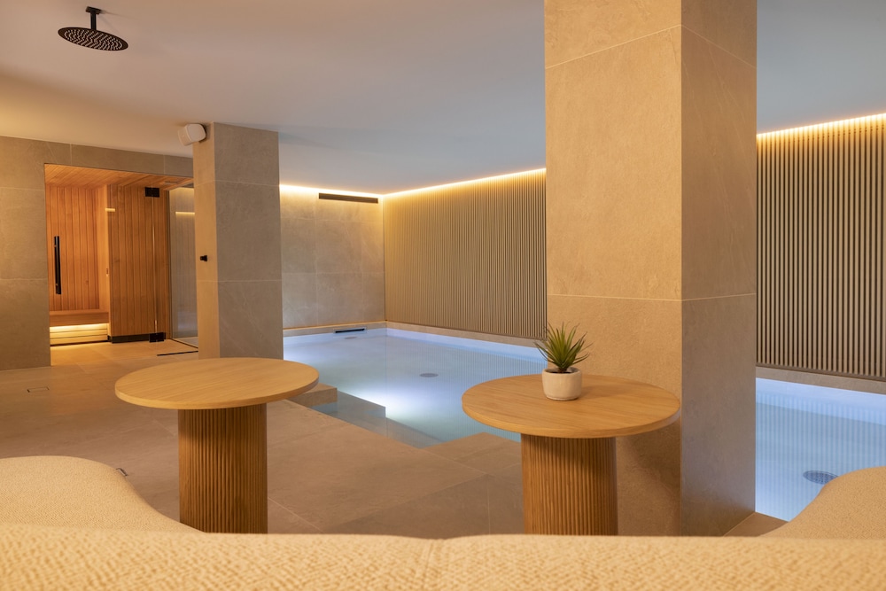 Swimming pool-spa