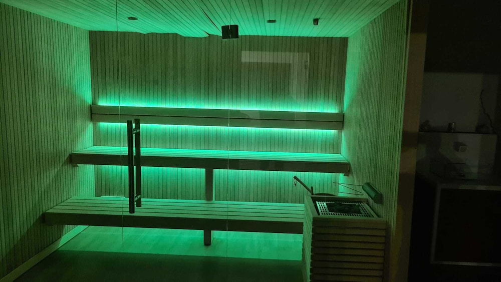 Swimming pool-spa