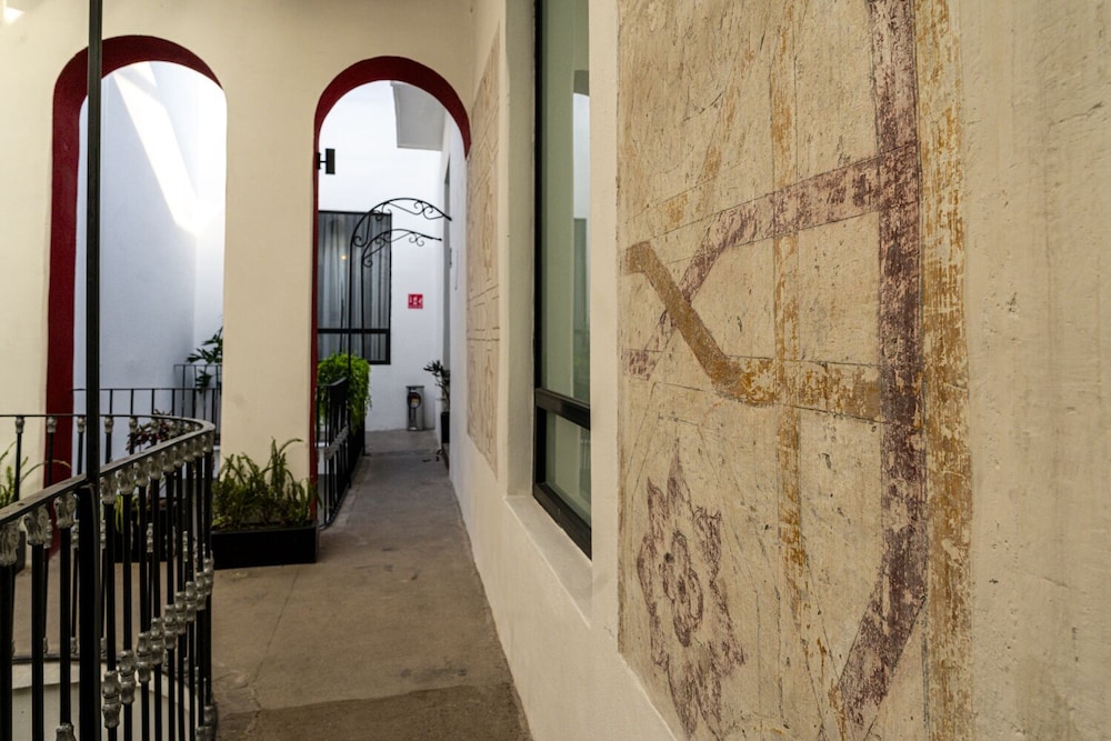 Handrails in hallways
