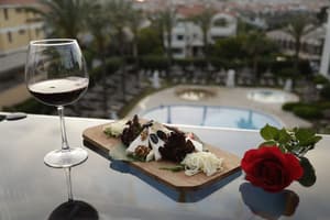 thumbnail: Couples dining