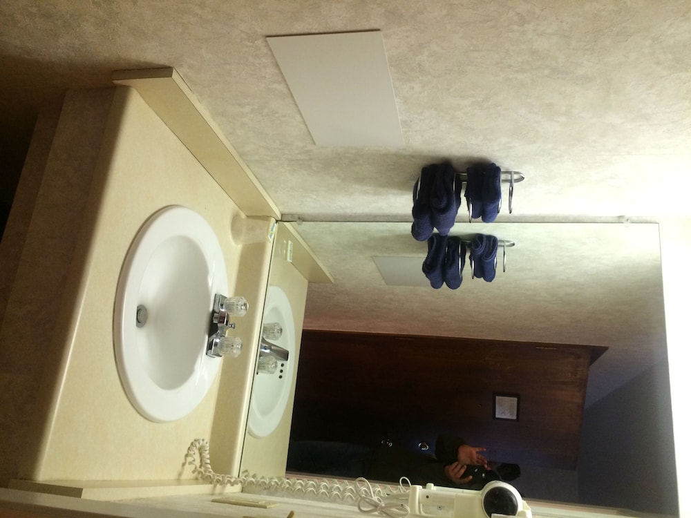 Bathroom sink