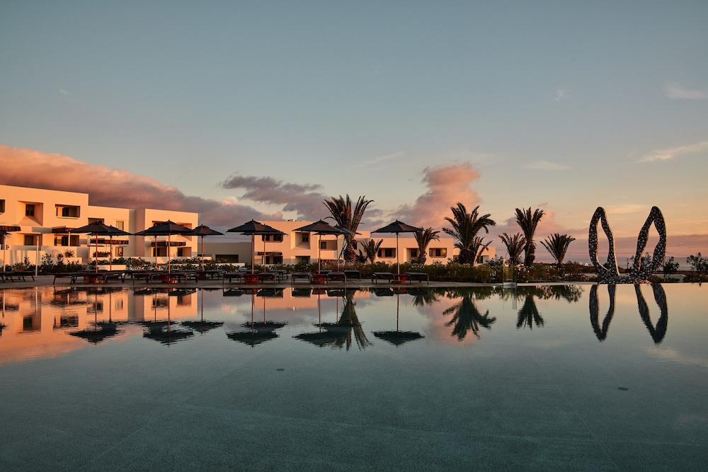 Poolside bar