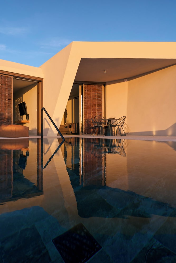 Private pool