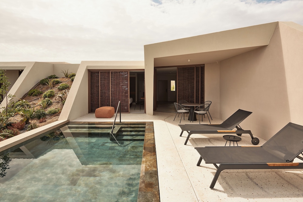 Private pool