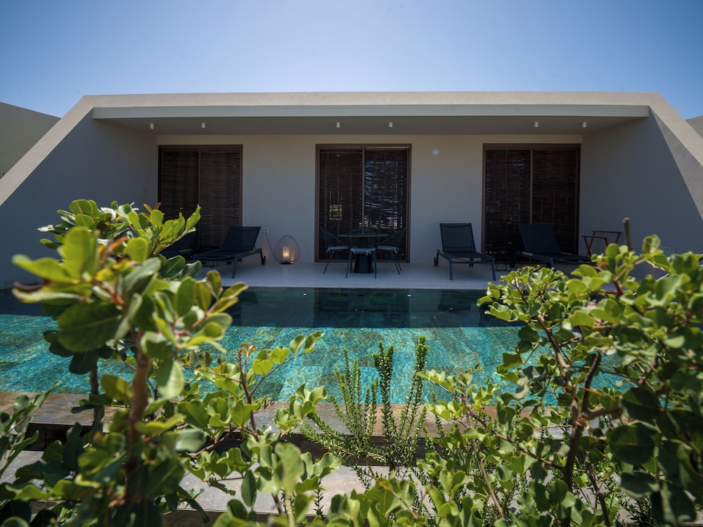 Private pool