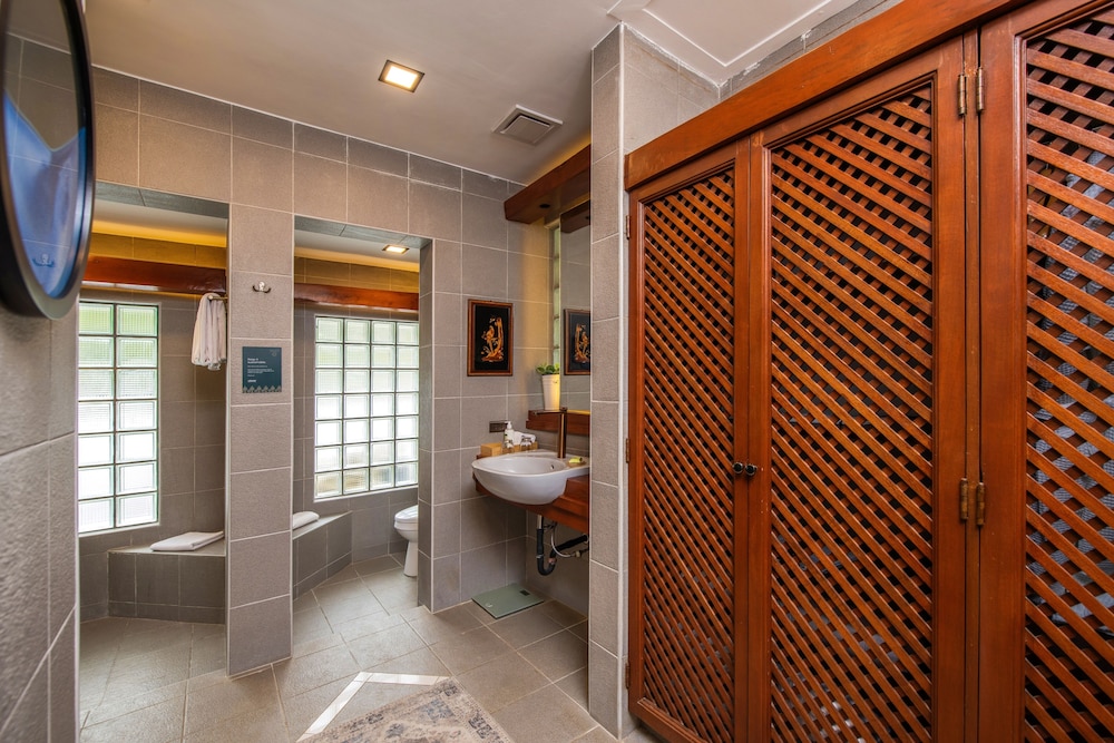 Bathroom amenities