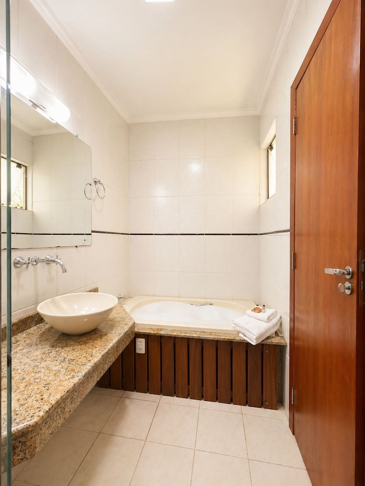 Jetted tub