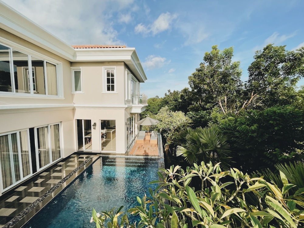 Private pool