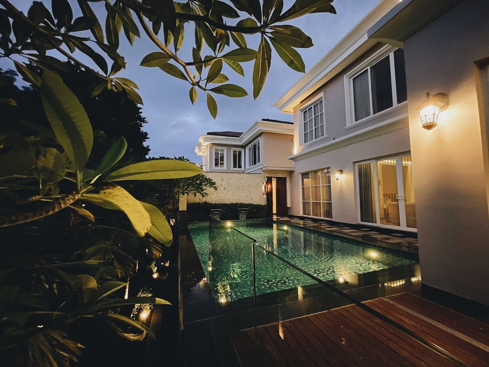 Private pool