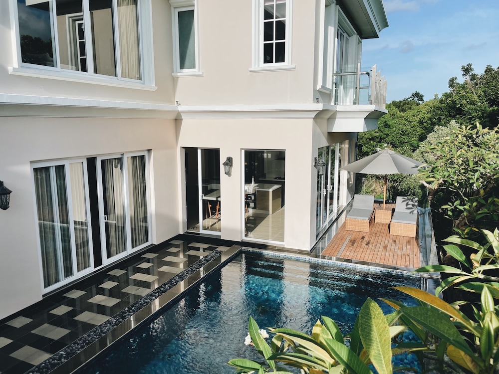 Private pool