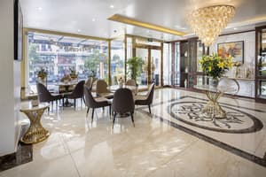 thumbnail: Interior entrance