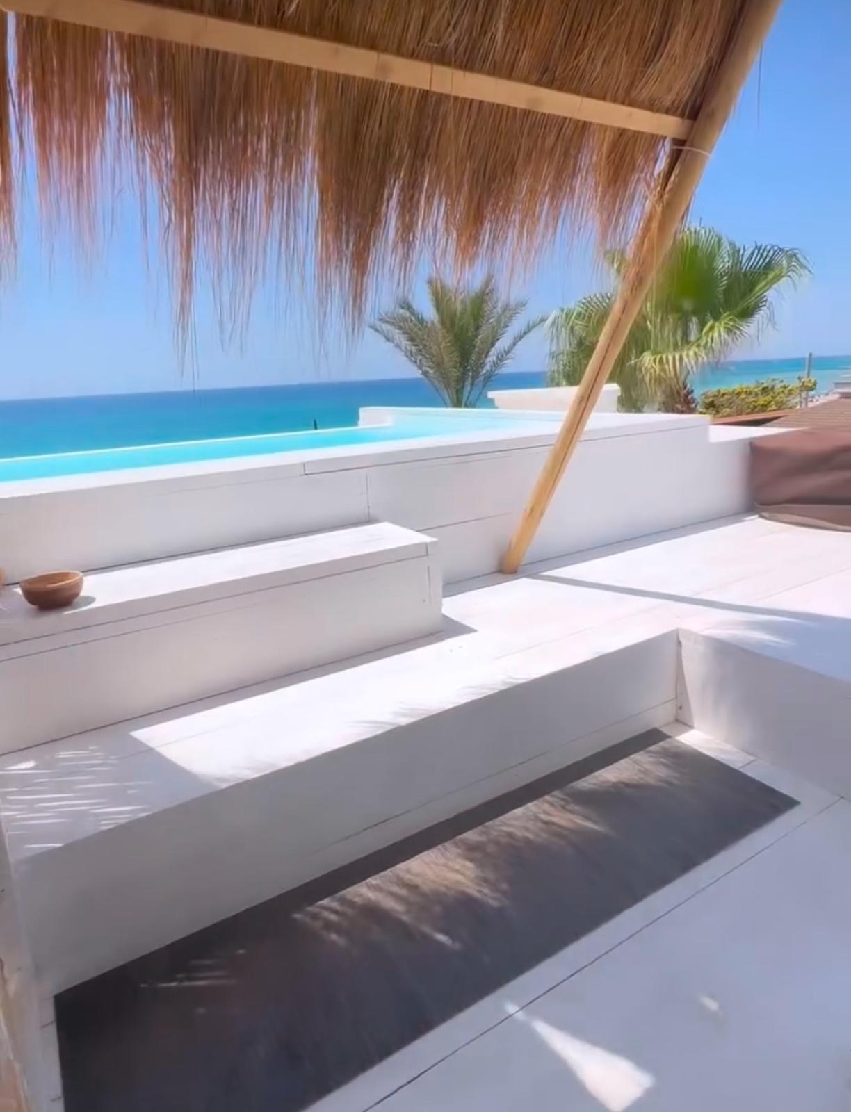 Swimming pool-spa