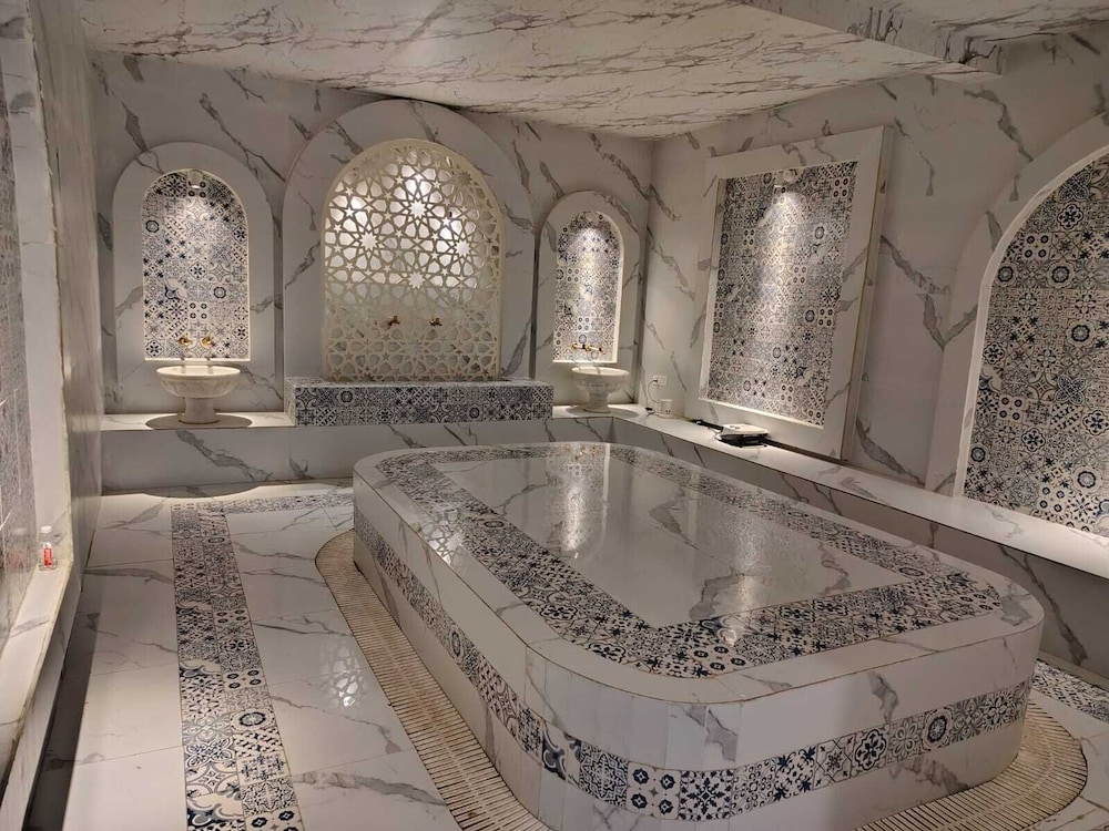 Swimming pool-spa
