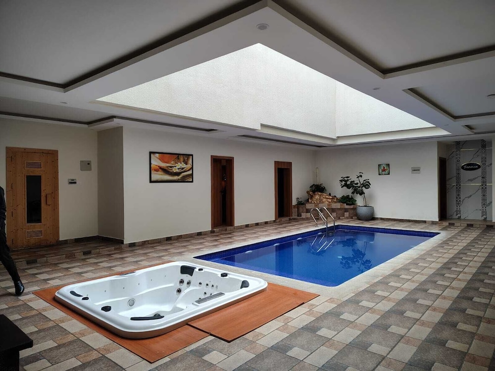 Swimming pool-spa