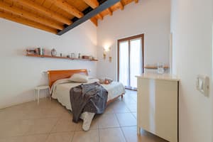 thumbnail: Interior detail