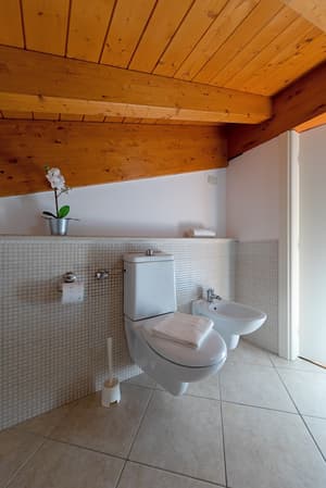thumbnail: Bathroom amenities