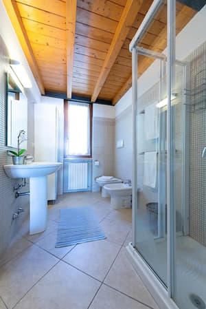 thumbnail: Bathroom shower