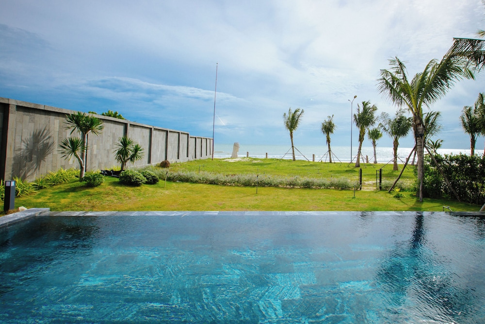 Beach/ocean view