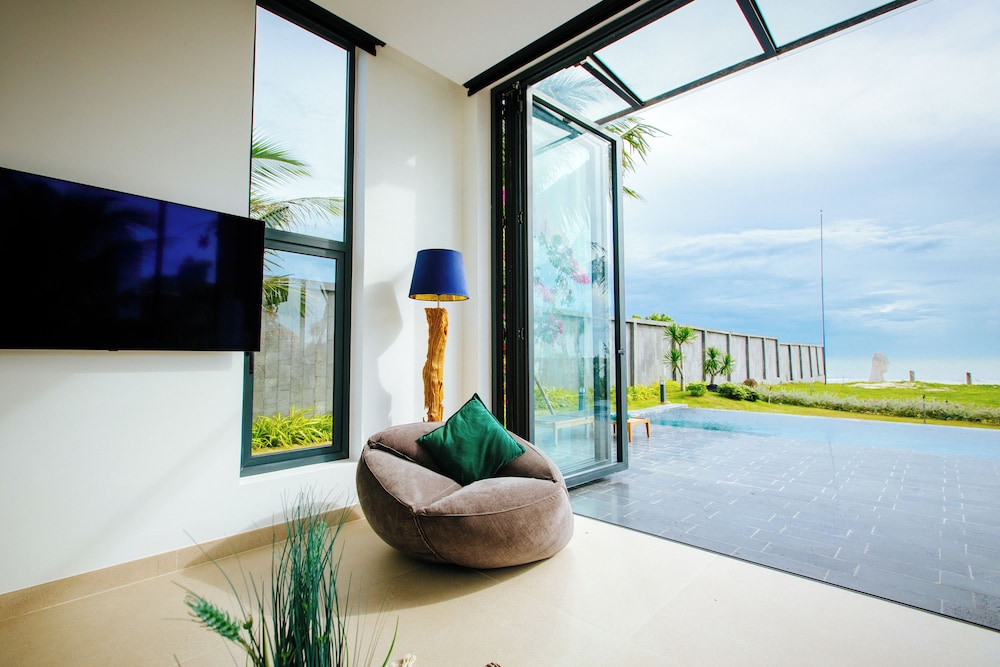 Beach/ocean view