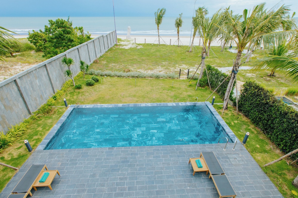 Beach/ocean view
