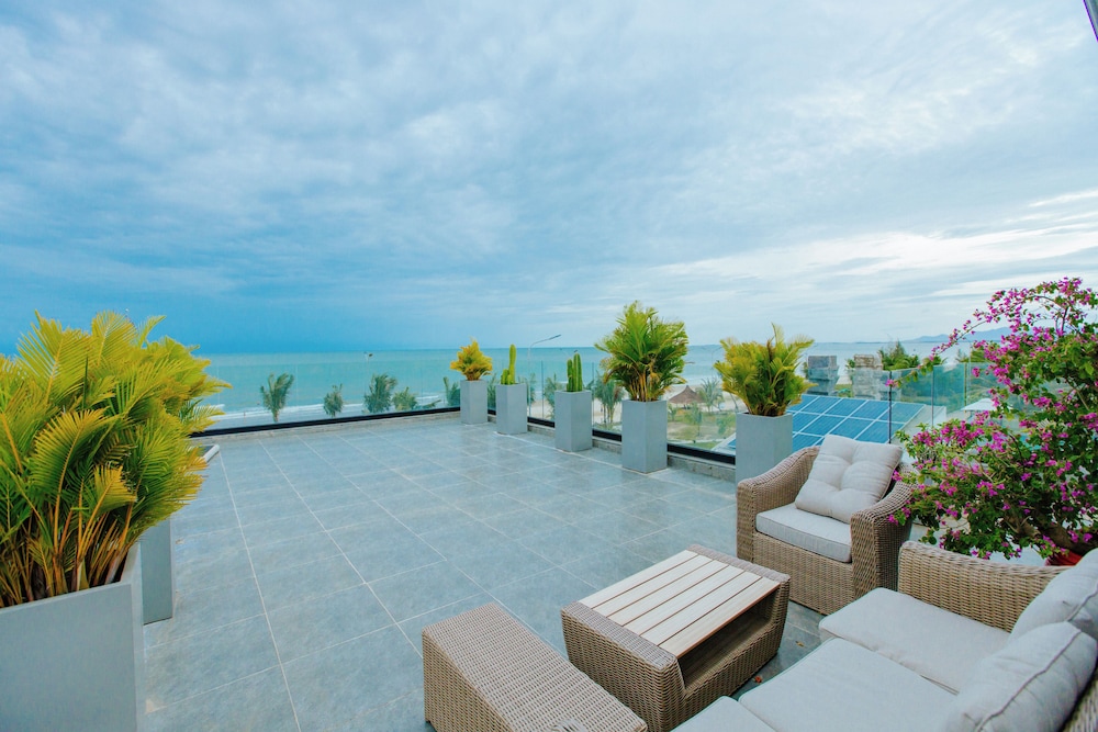Beach/ocean view