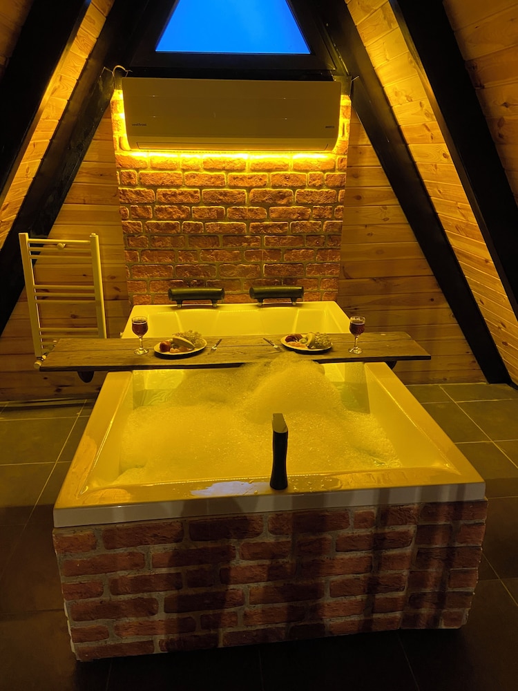 Jetted tub