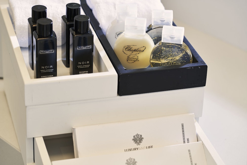 Bathroom amenities