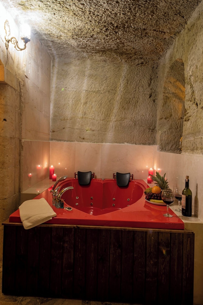 Jetted tub