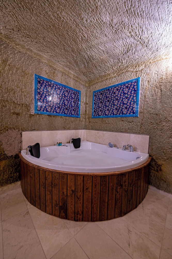Jetted tub