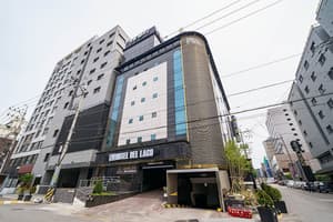 thumbnail: Front of property