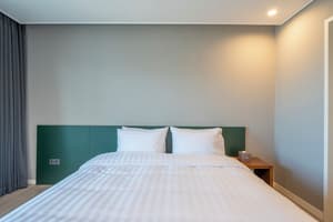 thumbnail: In-room dining