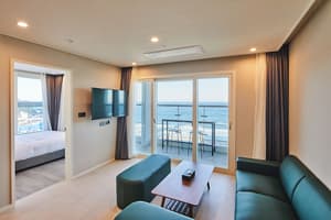 thumbnail: Balcony view