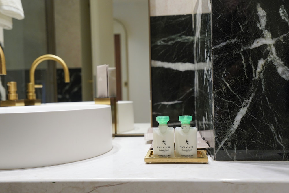 Bathroom amenities