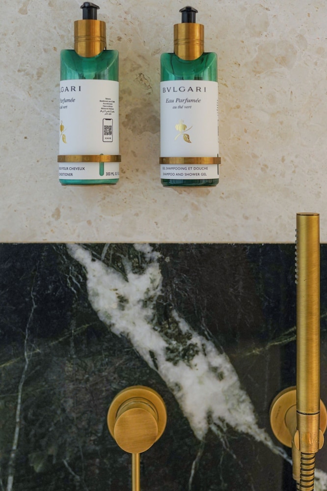 Bathroom amenities