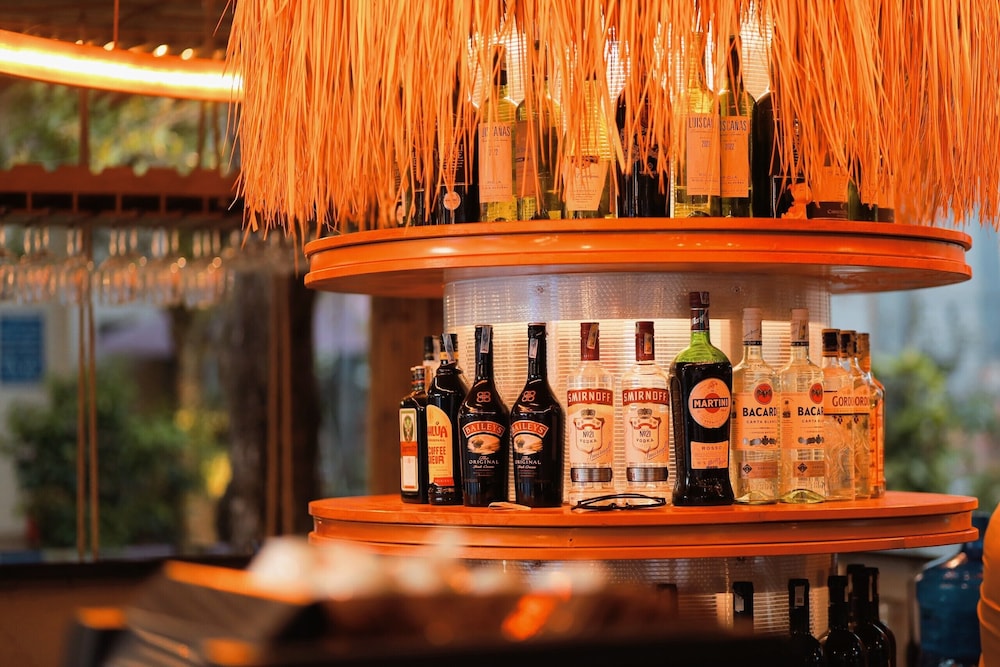 Poolside bar