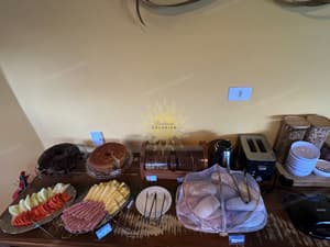 thumbnail: Breakfast area