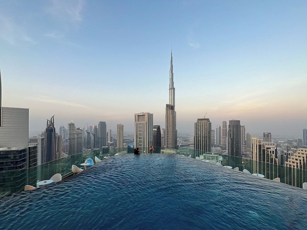 Infinity pool