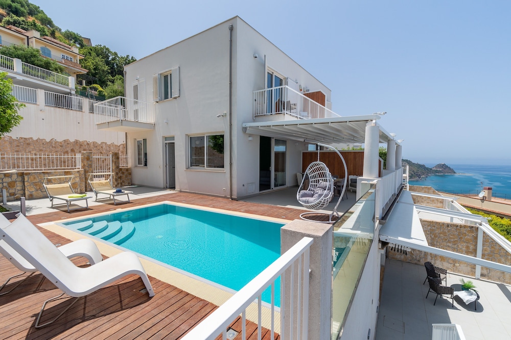 Private pool