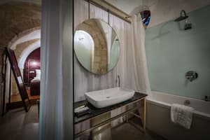 thumbnail: Bathroom amenities